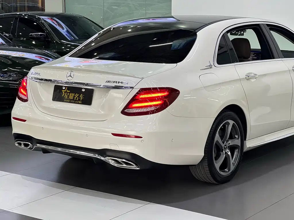 MERCEDES-BENZ E CLASS