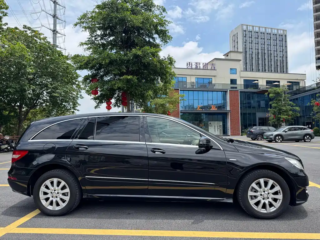 Mercedes-Benz R 2017 R 320 4MATIC