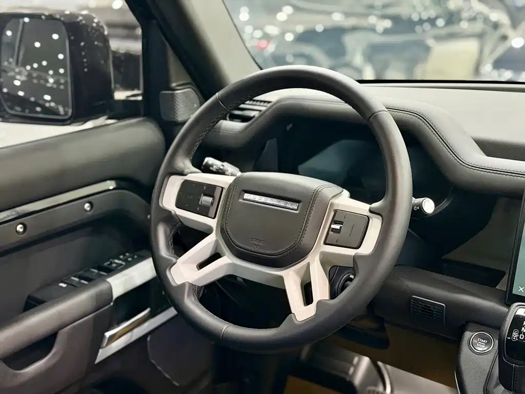 Land Rover Defender — миниатюра 3