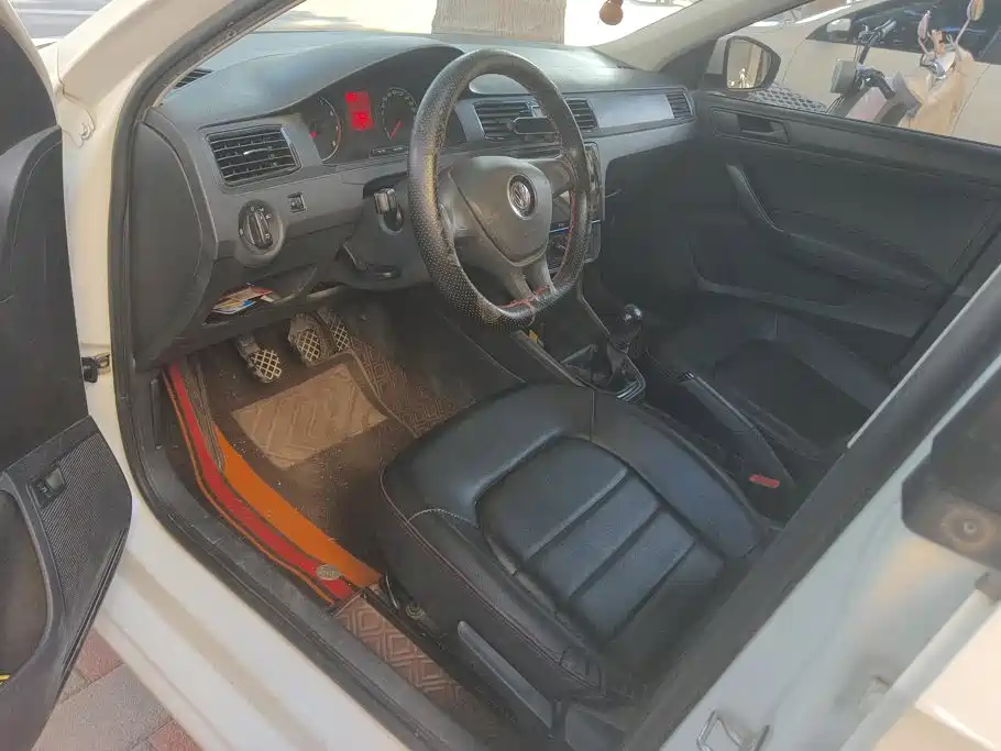 Volkswagen Santana — миниатюра 9