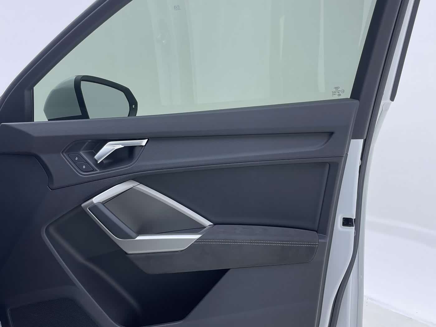 Audi Q3 1.4 л 2022 г. Белый, пробег 50000 км