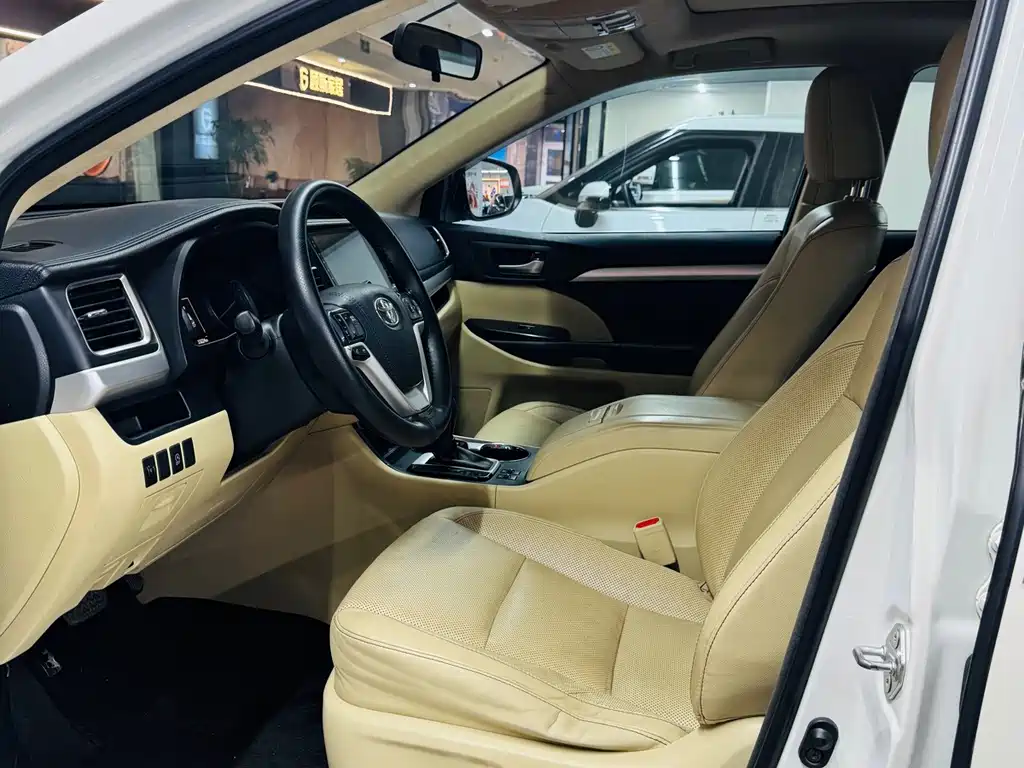 Toyota Highlander — миниатюра 7