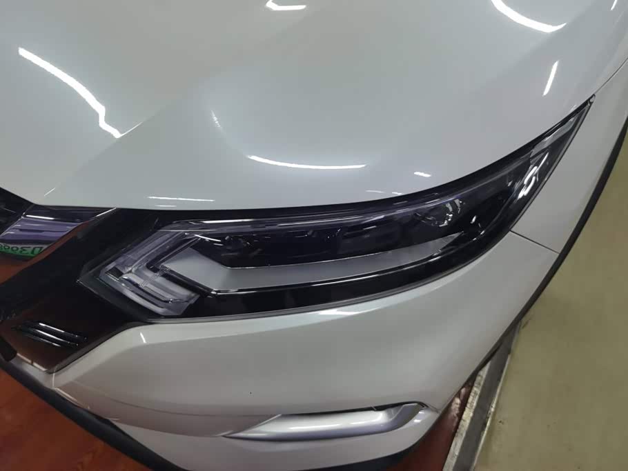 Nissan Qashqai 2.0 л 2023 г. Белый, пробег 40300 км