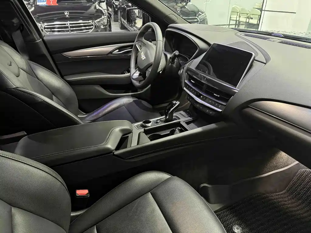 Cadillac CT5 — миниатюра 8