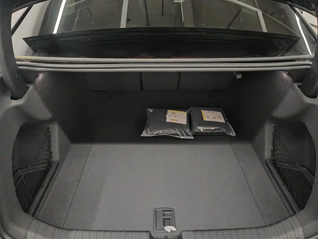 Audi A6L e-tron — миниатюра 6