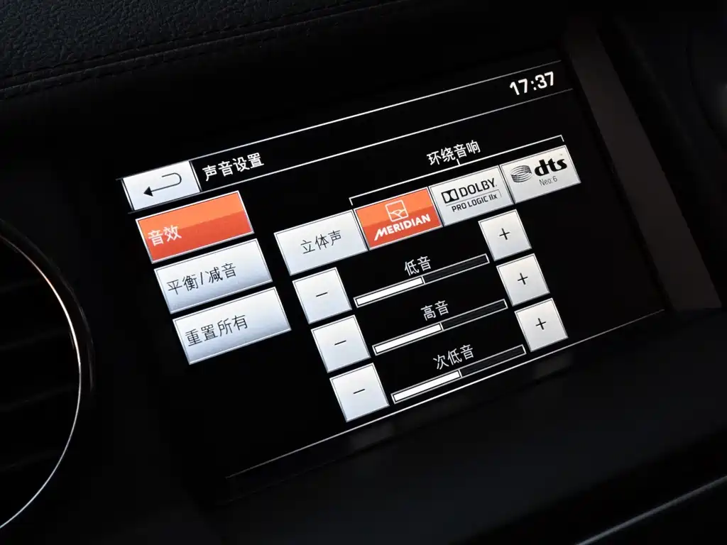 Land Rover Discovery — миниатюра 30
