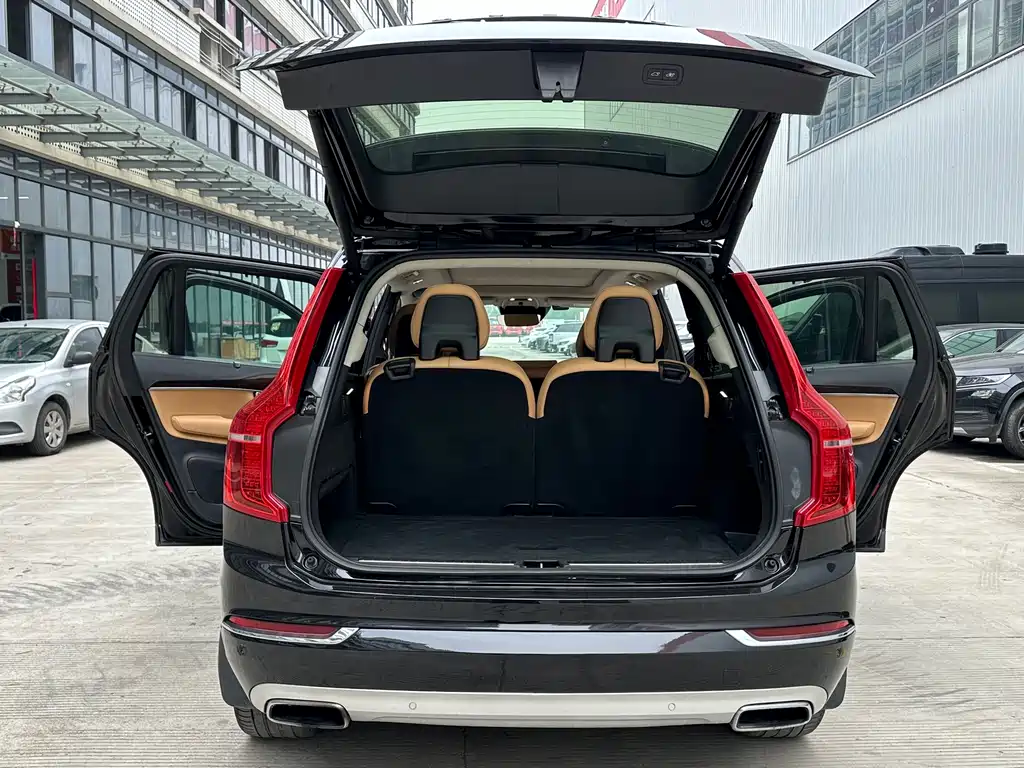 Volvo XC90 2015 T6 7 мест