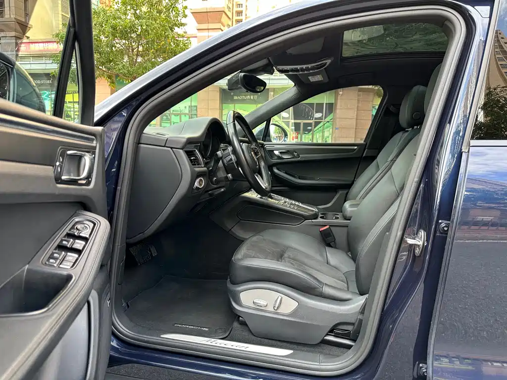 Porsche Macan — миниатюра 11