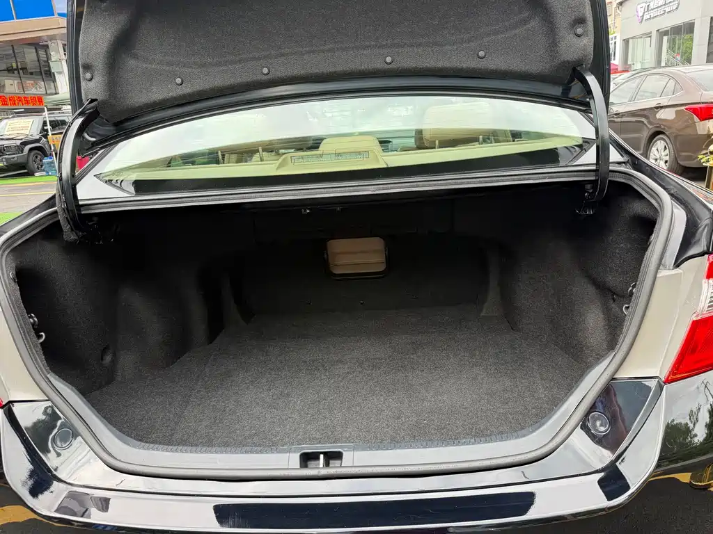 Toyota Camry — миниатюра 11