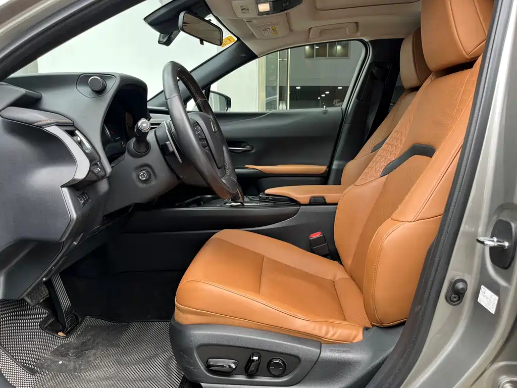 Lexus UX New Energy — миниатюра 4