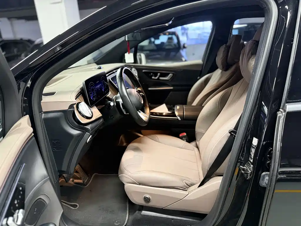 Mercedes-Benz EQE SUV — миниатюра 16