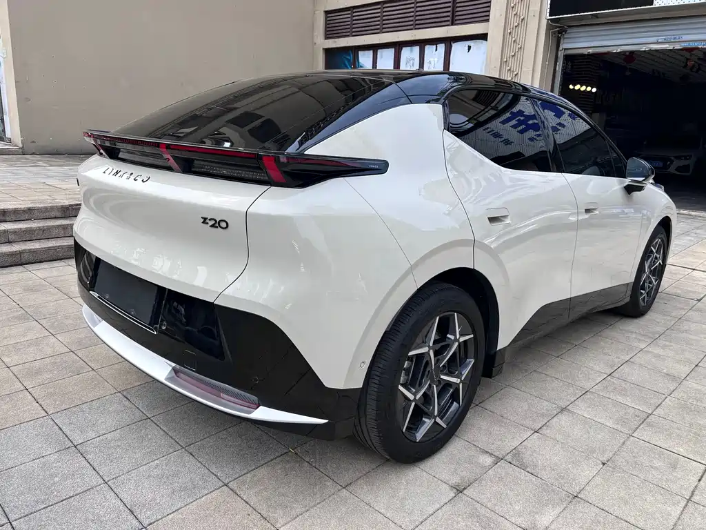 Lynk & Co 20 — миниатюра 5