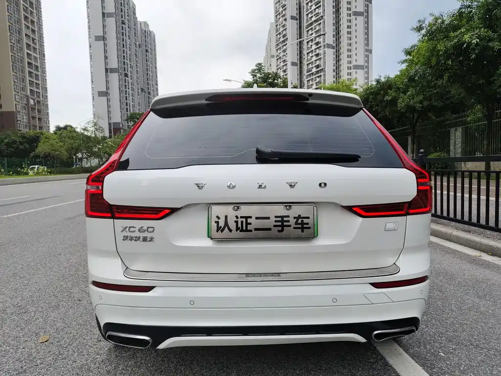 Volvo XC60 PHEV — миниатюра 6