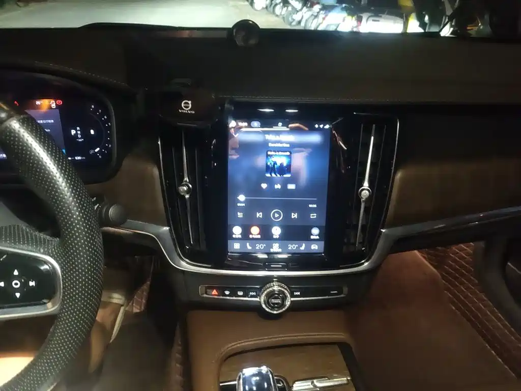 Volvo S90 — миниатюра 9