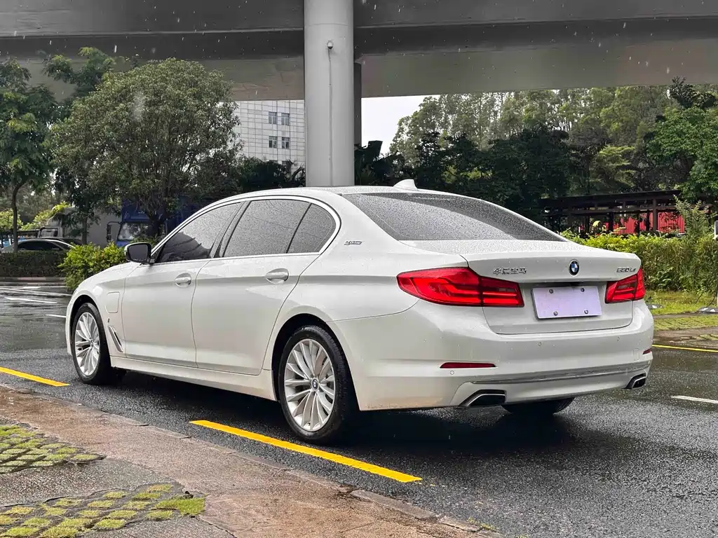 BMW 5 Series New Energy — миниатюра 16