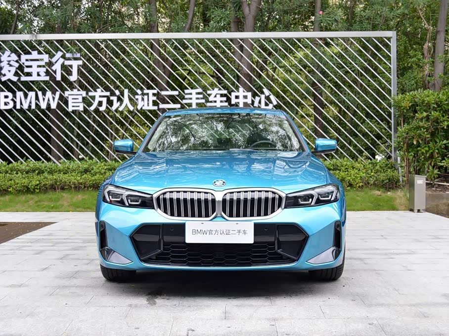 BMW 3 Series 2.0 л 2024 г. Голубой, пробег 26100 км