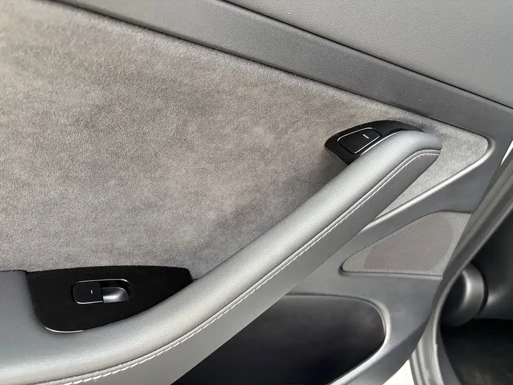 Tesla Model 3 — миниатюра 21