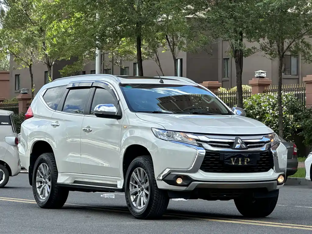 Mitsubishi Pajero Sport (Import) — миниатюра 8
