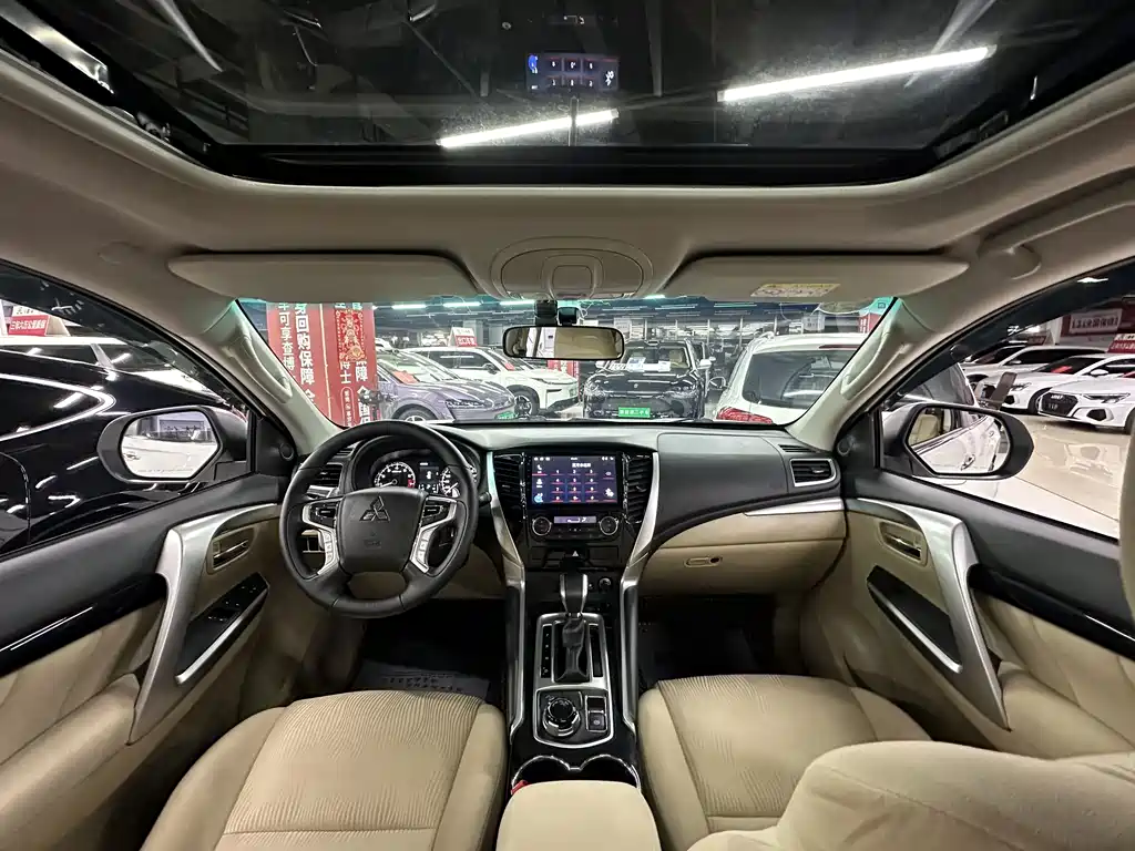 Mitsubishi Pajero Sport (Import) — миниатюра 23