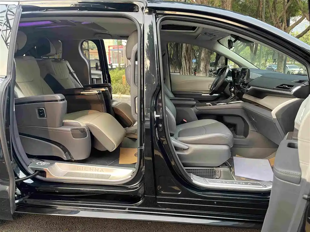 Toyota Sienna — миниатюра 20