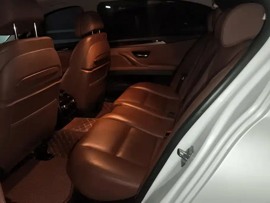 BMW 5 Series — миниатюра 11
