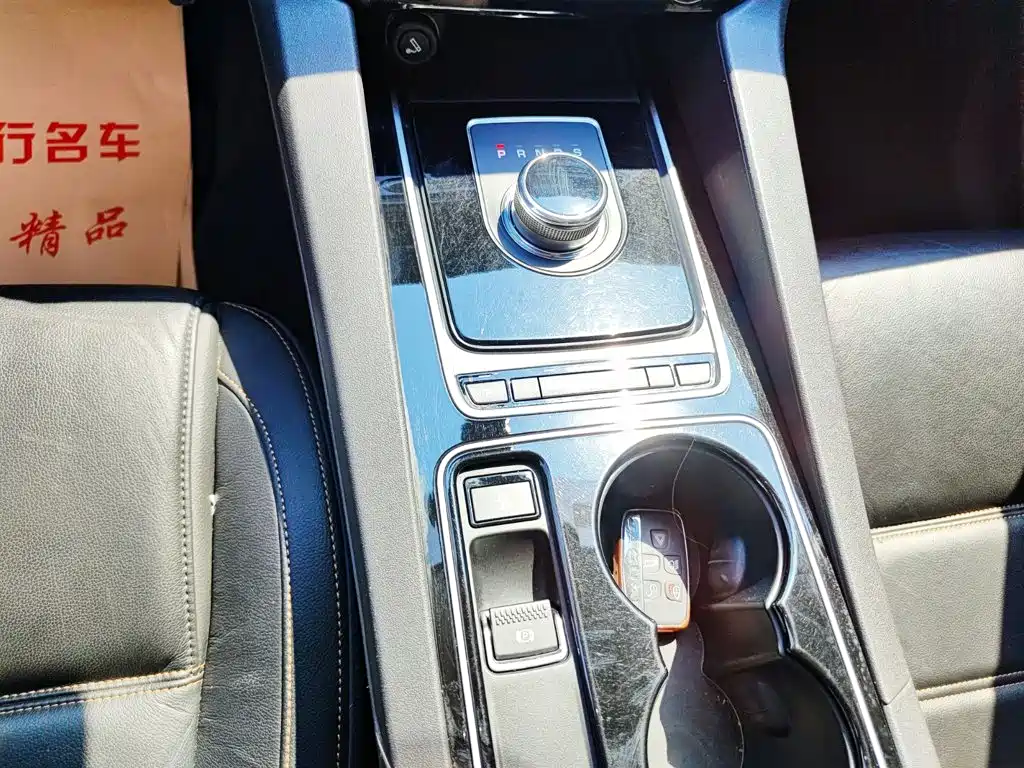 Jaguar F-PACE — миниатюра 10