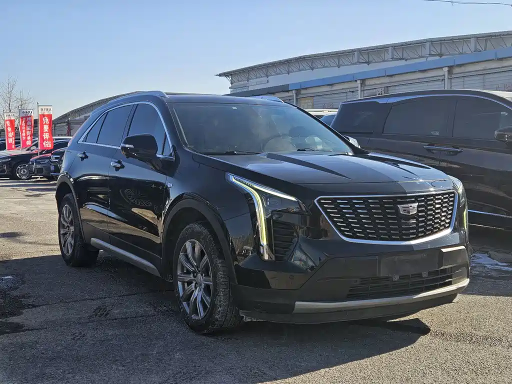 CADILLAC XT4