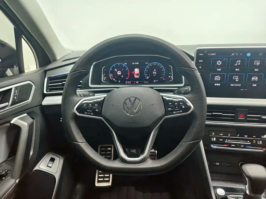 Volkswagen Tiguan X — миниатюра 11