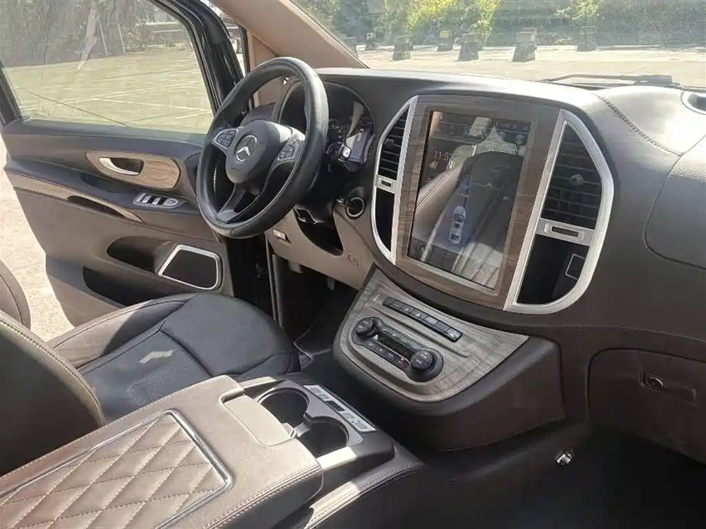 Mercedes-Benz Vito 2021 2.0T 7 мест