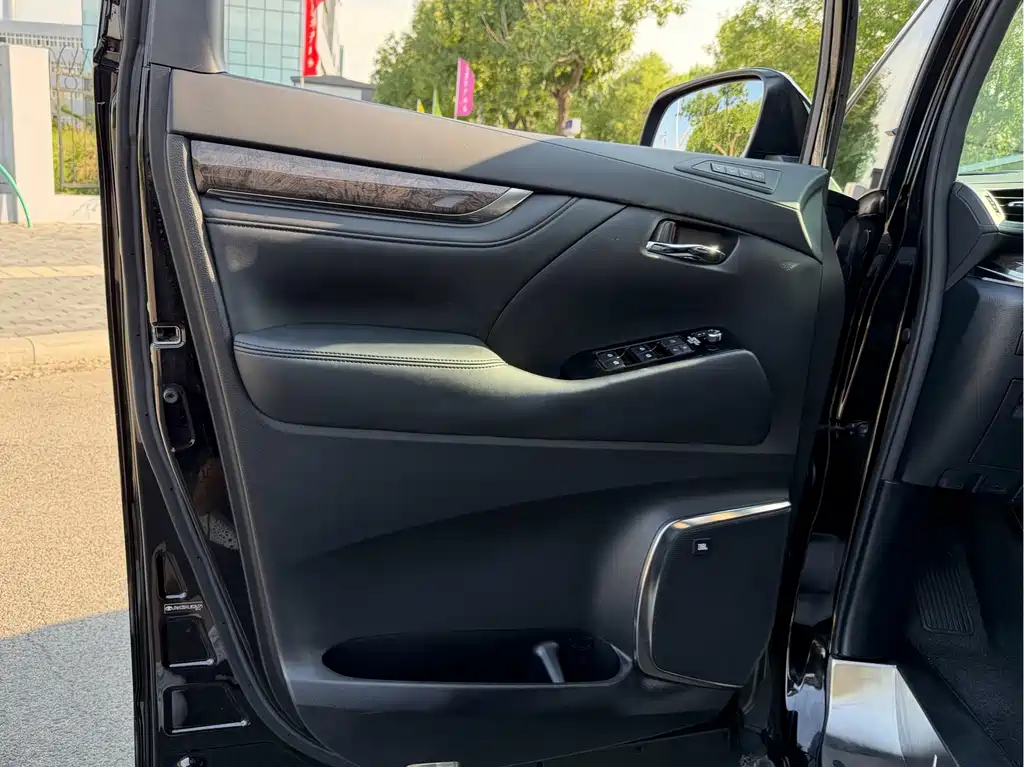 Toyota Vellfire 2020 2.5L Black Gold