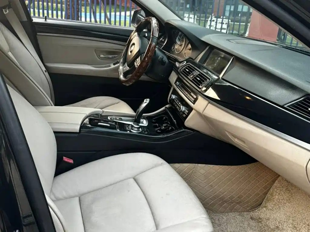 BMW 5 Series — миниатюра 7