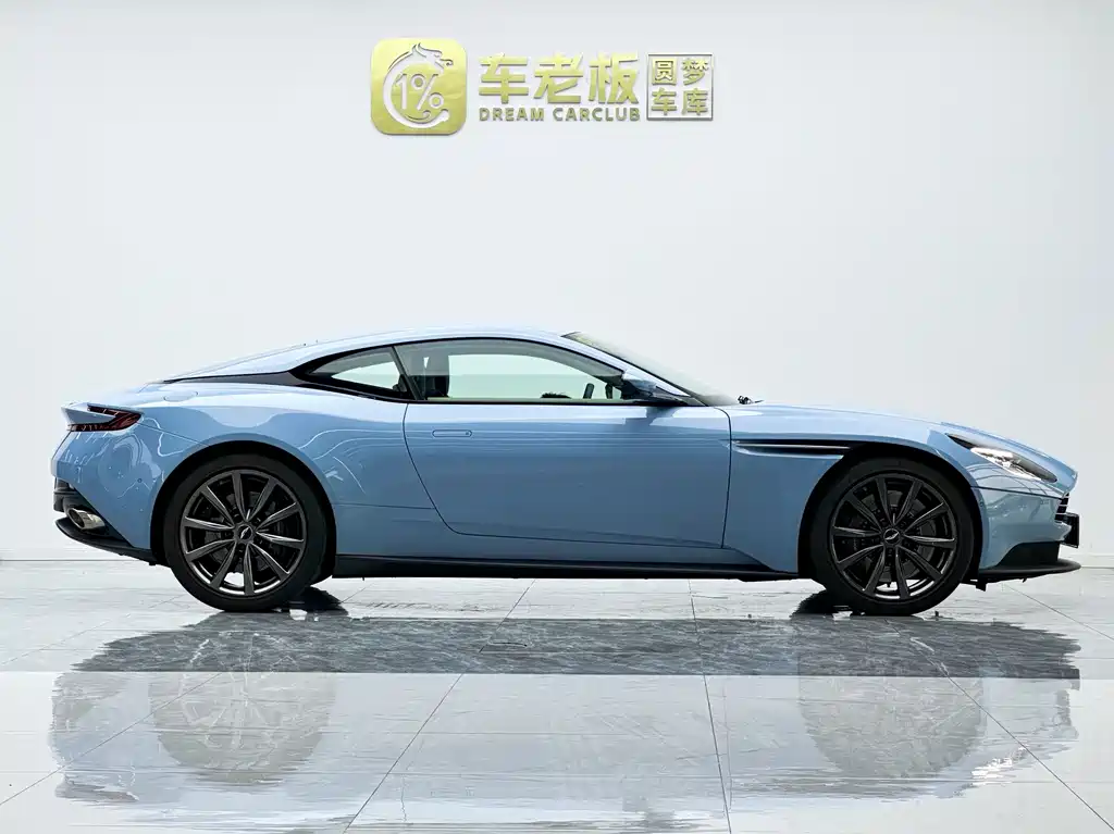 Aston Martin DB11 — миниатюра 7
