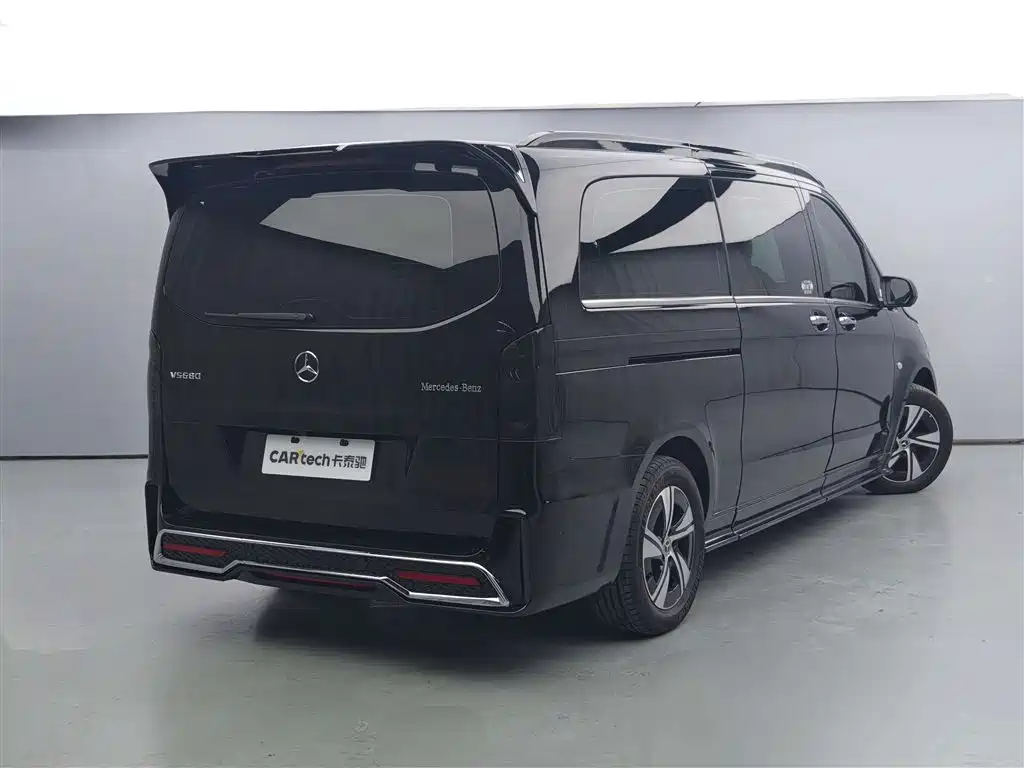 Mercedes-Benz Vito 2024 2.0T 7 мест
