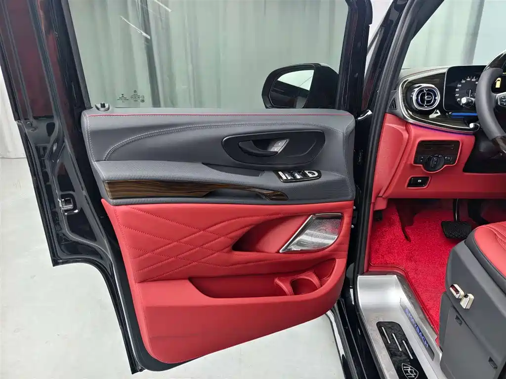 Mercedes-Benz Vito 2024 2.0T 7 мест