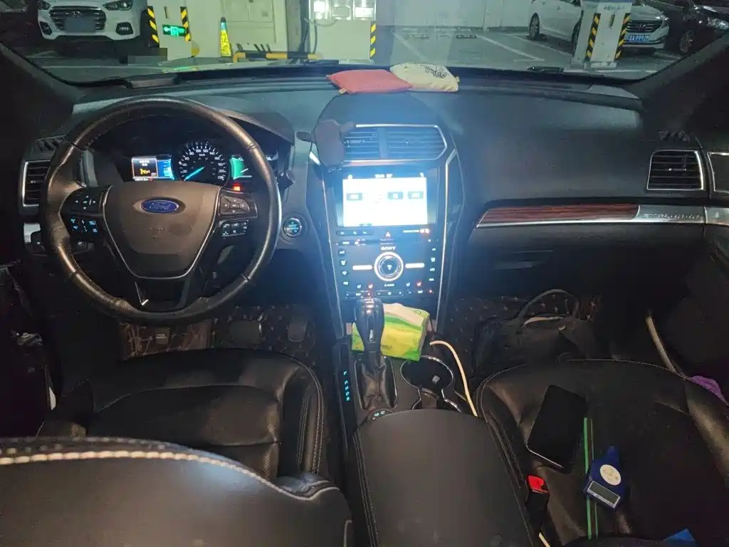 Ford Explorer (Import) — миниатюра 5