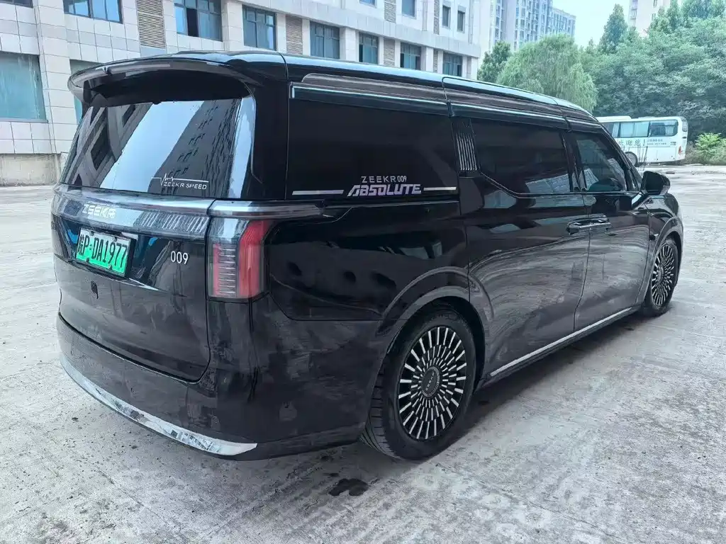 Zeekr 009 2024 мест 108kWh