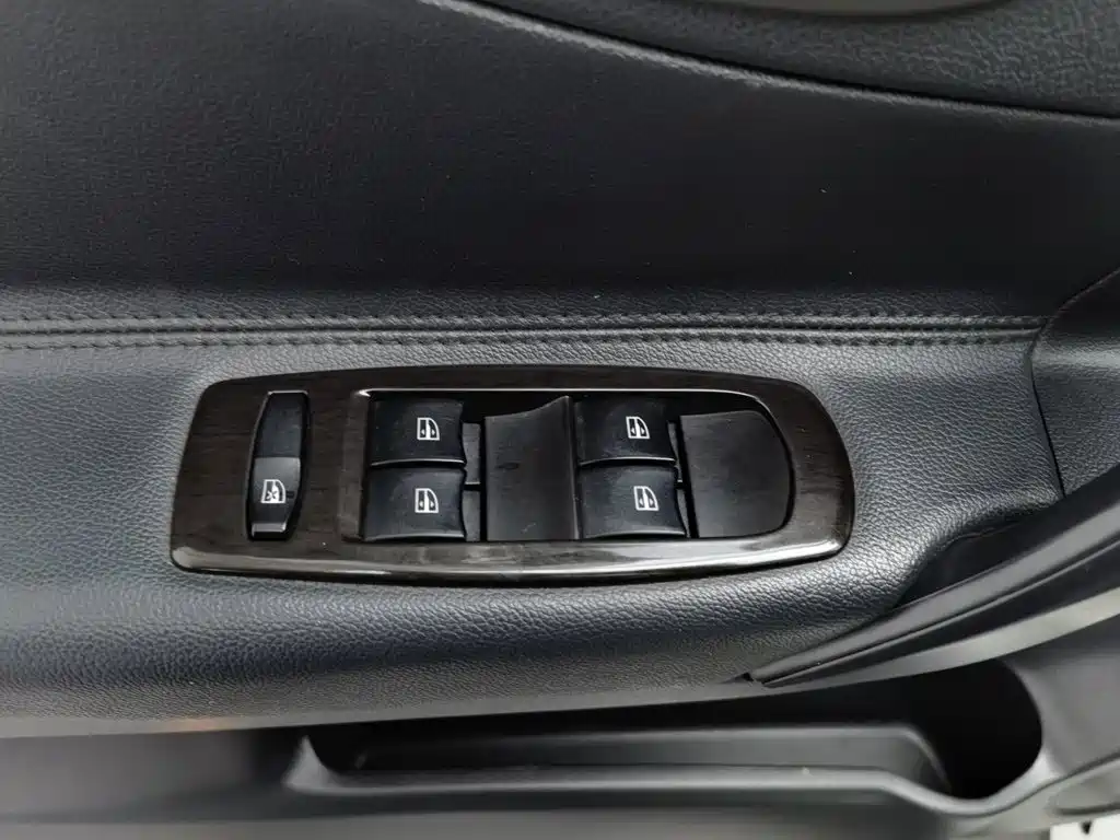 Renault Koleos (Import) — миниатюра 9