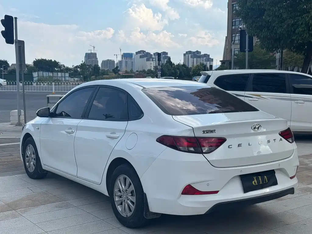 Hyundai Elantra — миниатюра 9