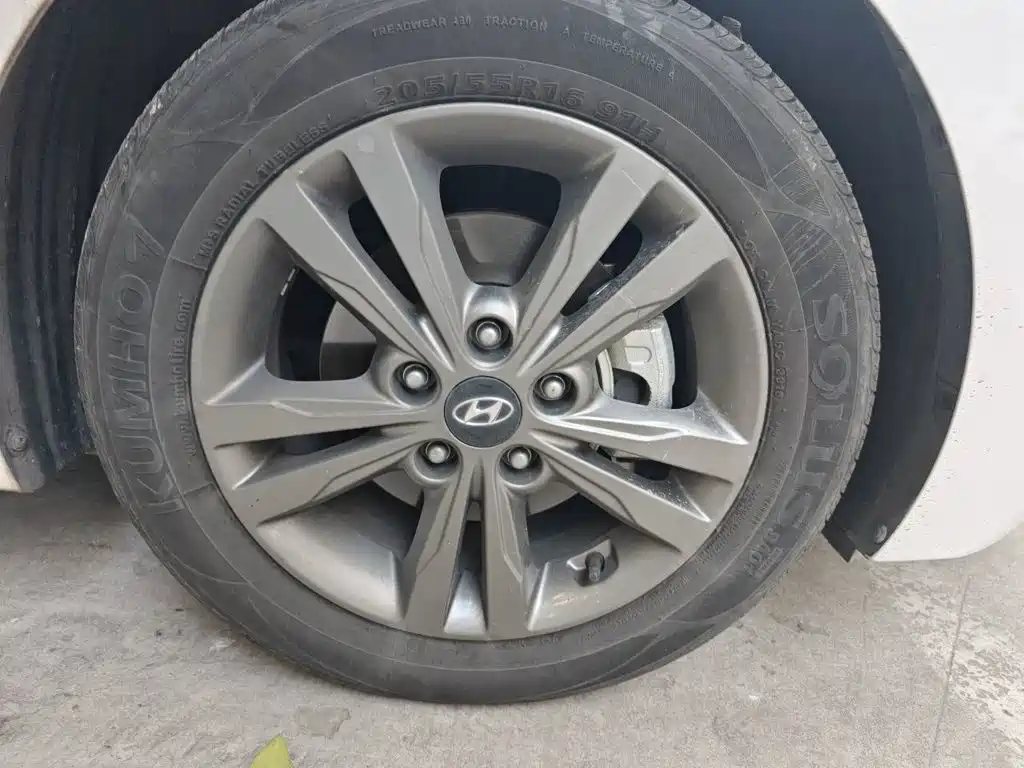 Hyundai Elantra — миниатюра 26