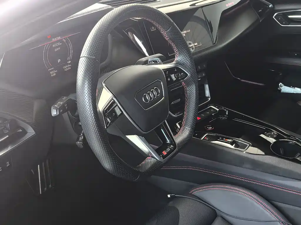 Audi RS e-tron GT — миниатюра 15