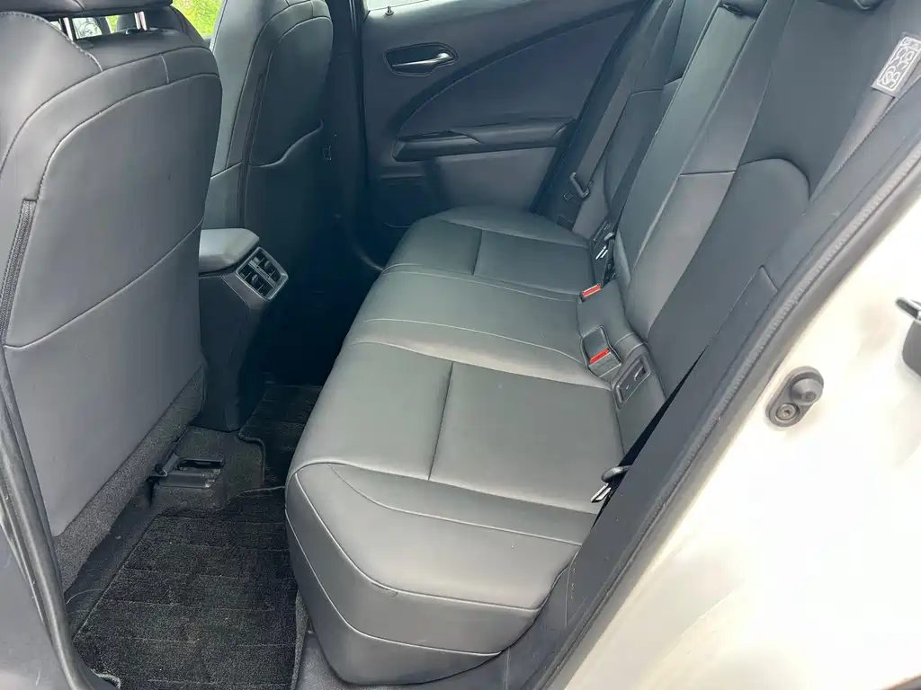 Lexus UX — миниатюра 7