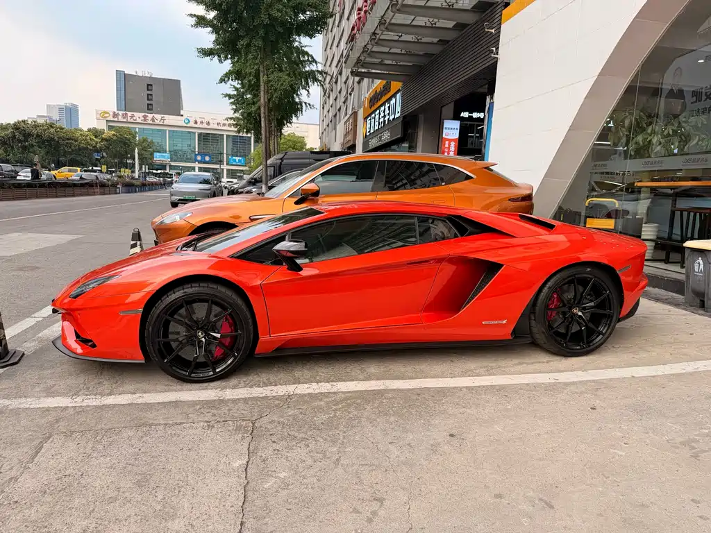 Lamborghini Aventador — миниатюра 4