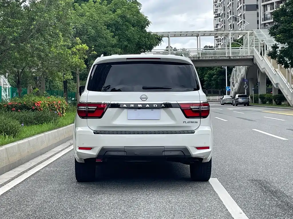 Nissan Patrol — миниатюра 18