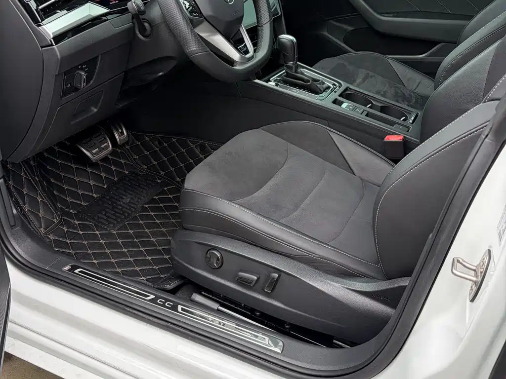 Volkswagen FAW - Passat CC CC 2025 330TSI