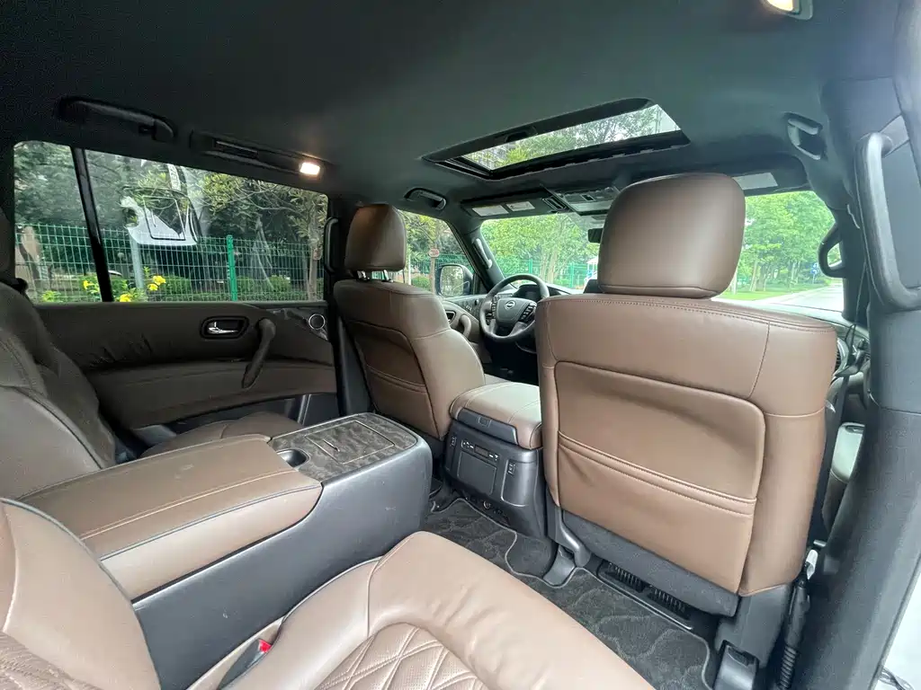 Nissan Patrol — миниатюра 9