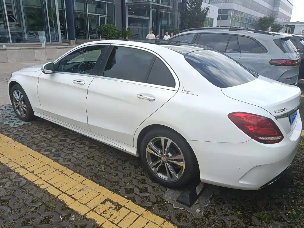Mercedes-Benz C-Class — миниатюра 2