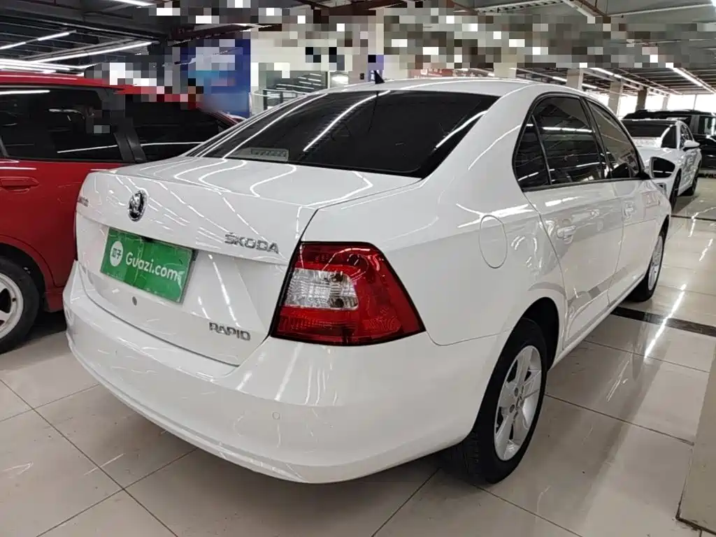 Skoda Rapid — миниатюра 7