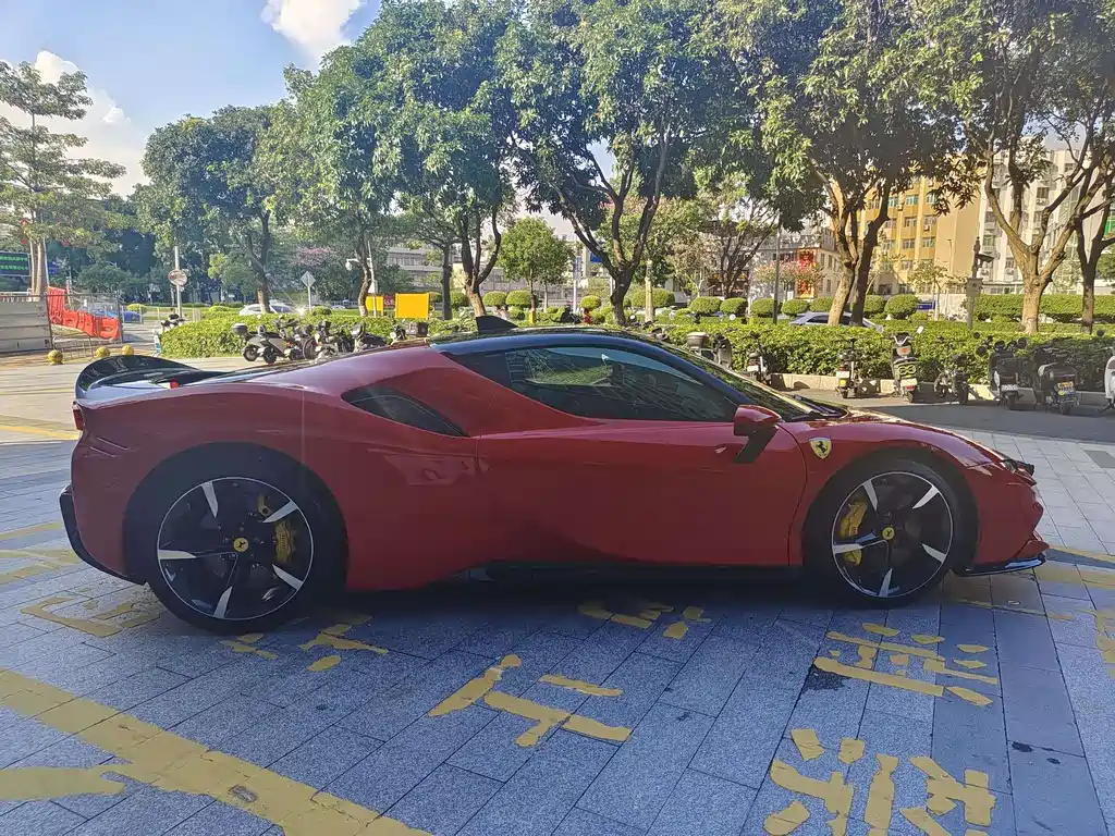 FERRARI SF90