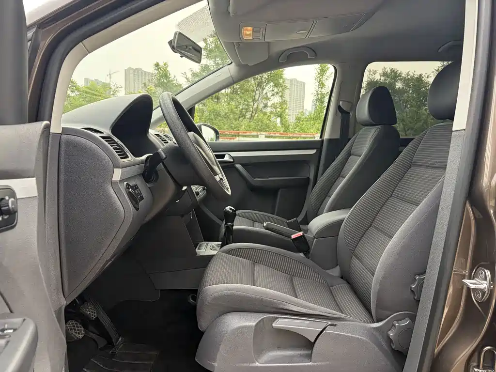 Volkswagen Touran — миниатюра 4