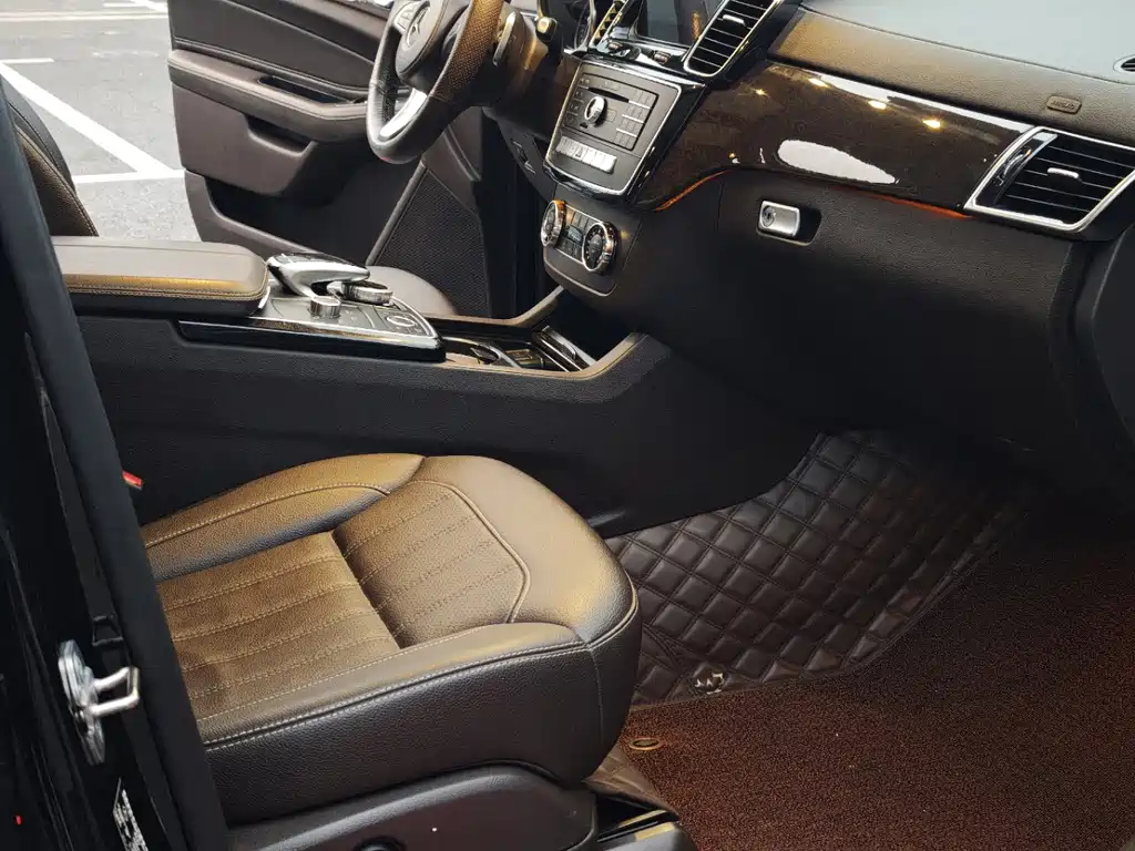 Mercedes-Benz GLS — миниатюра 7